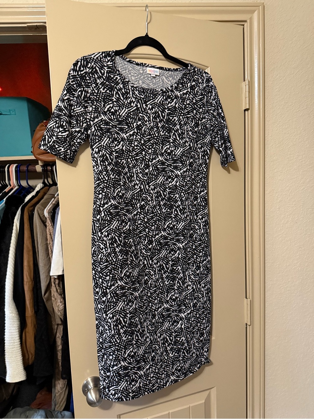 LuLaRoe Julia Dress XS Black White Abstract Print Stretch Knit Midi Dress